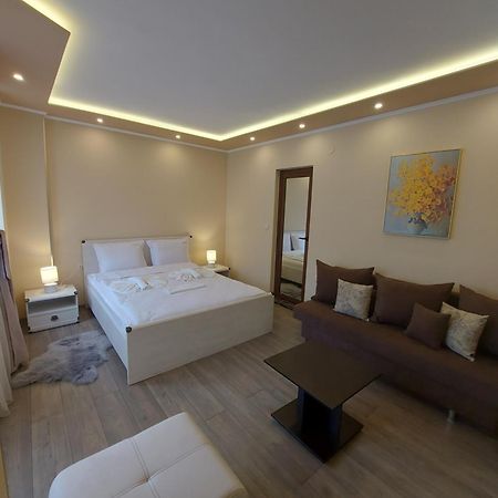 Hotel Elegant Complex à Pazardjik Extérieur photo