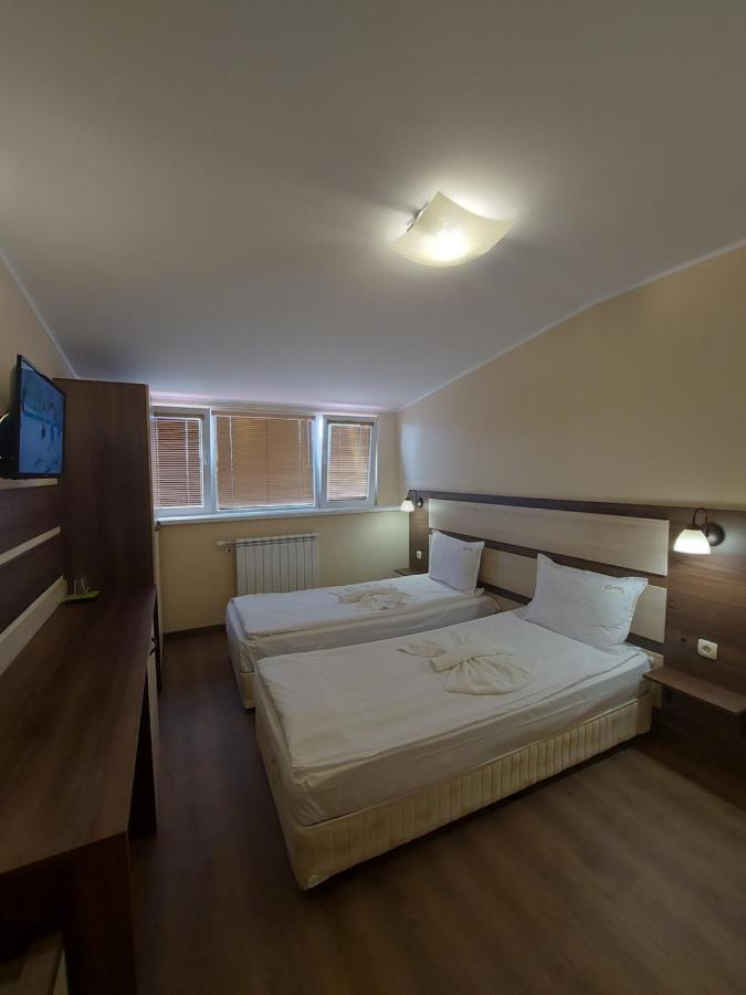 Hotel Elegant Complex à Pazardjik Extérieur photo