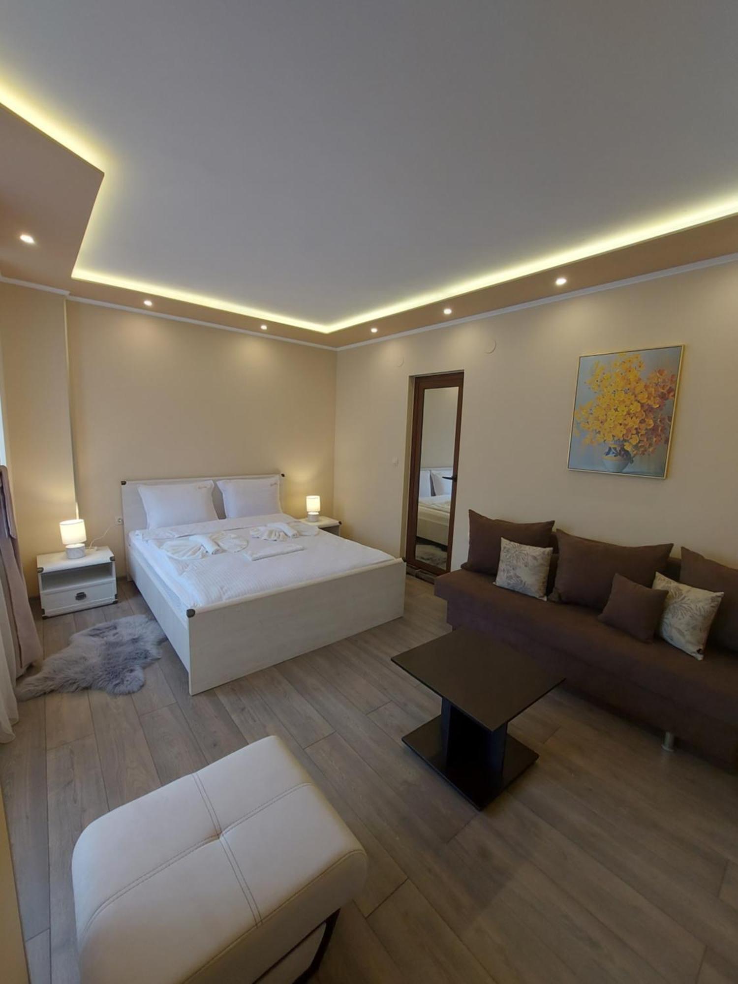 Hotel Elegant Complex à Pazardjik Extérieur photo