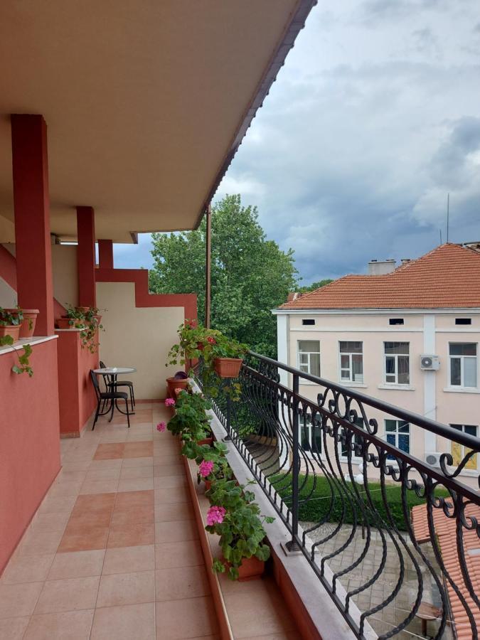 Hotel Elegant Complex à Pazardjik Extérieur photo