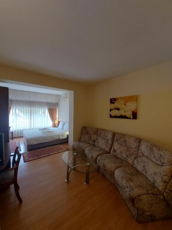 Hotel Elegant Complex à Pazardjik Extérieur photo
