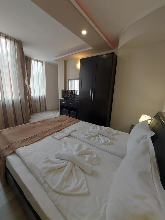 Hotel Elegant Complex à Pazardjik Extérieur photo